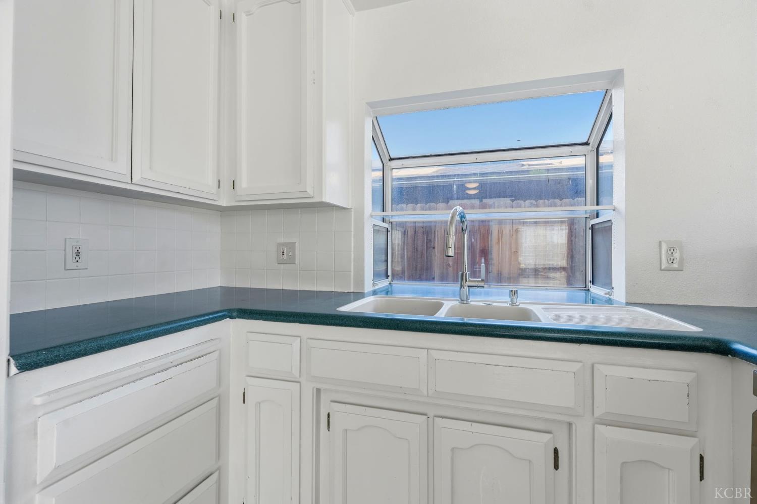 1939 Theresa Ave, Hanford, CA 93230