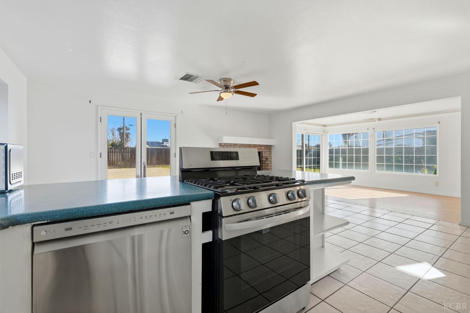 1939 Theresa Ave, Hanford, CA 93230