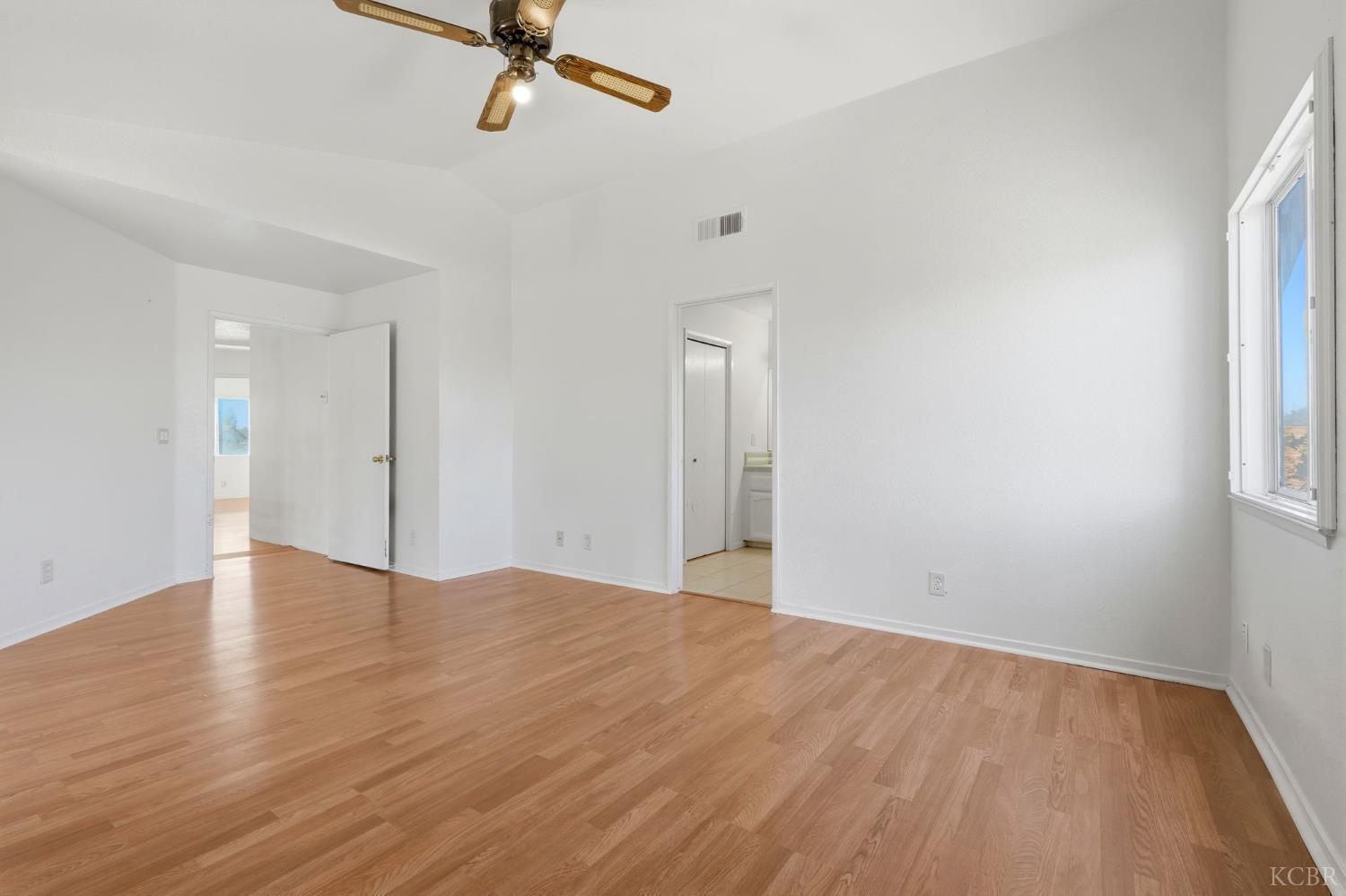 1939 Theresa Ave, Hanford, CA 93230