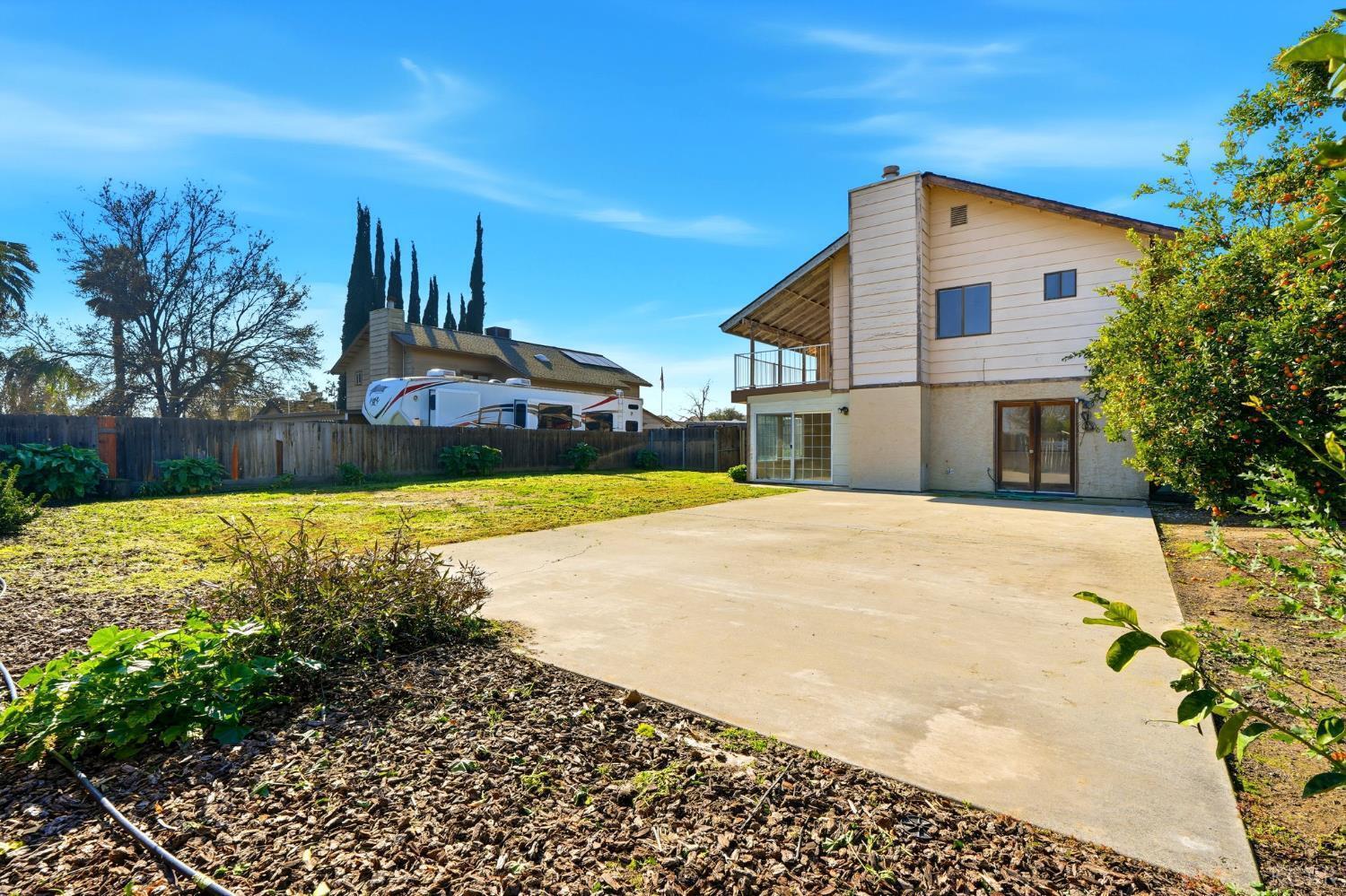 1939 Theresa Ave, Hanford, CA 93230